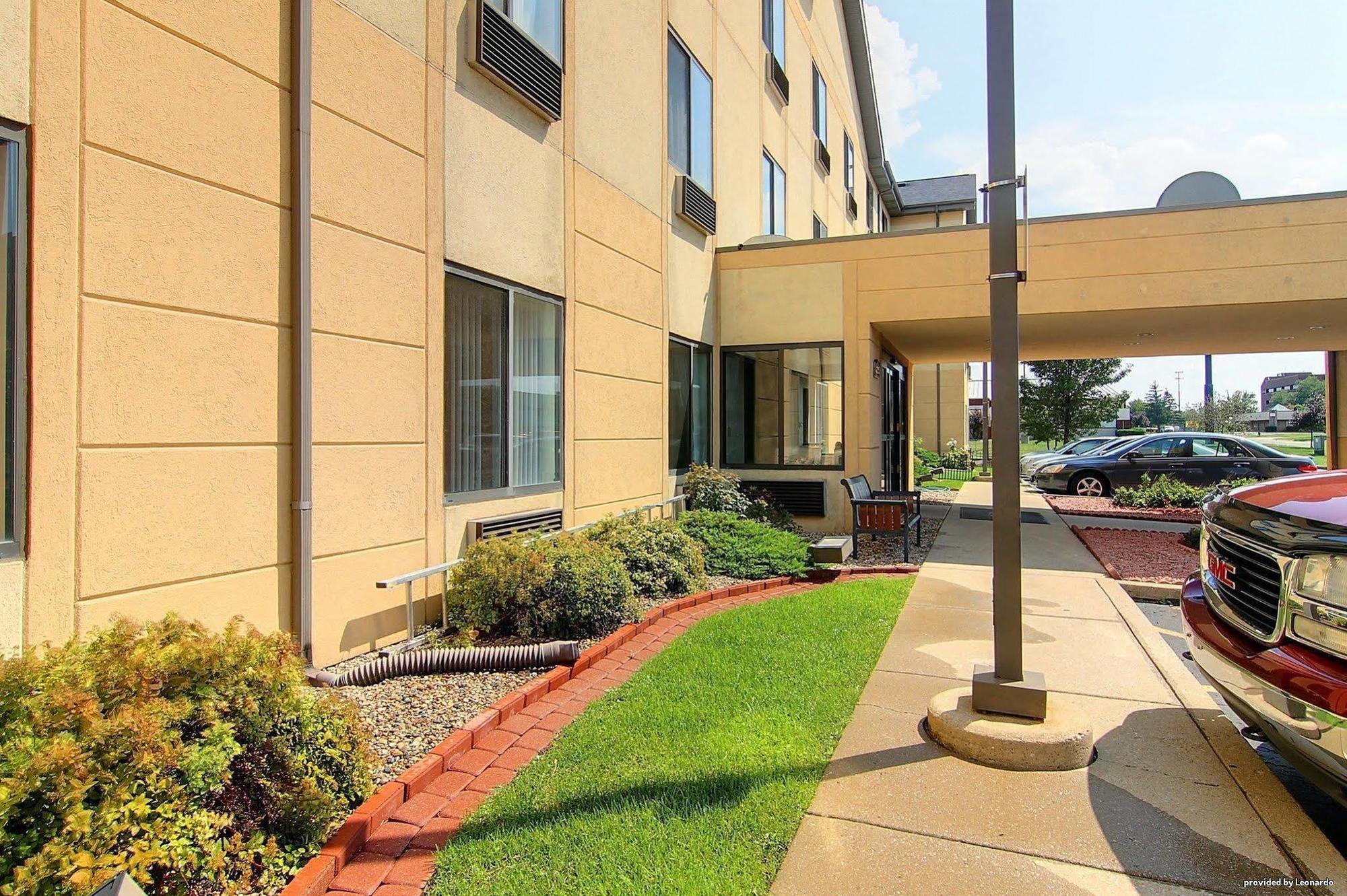 Inn & Suites Merrillville Bagian luar foto